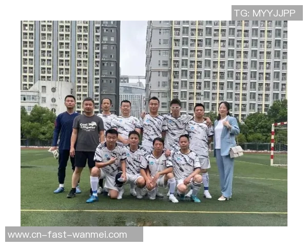 探索18中足球场的魅力与青春激情，感受校园运动的无限可能与团队精神